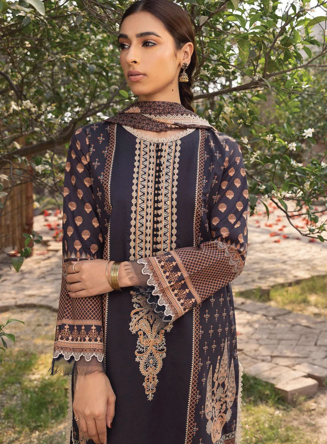 Aabyaan Embroidered Lawn Unstitched 3 Piece Suit - ABY23PL AP-07 ZAINA