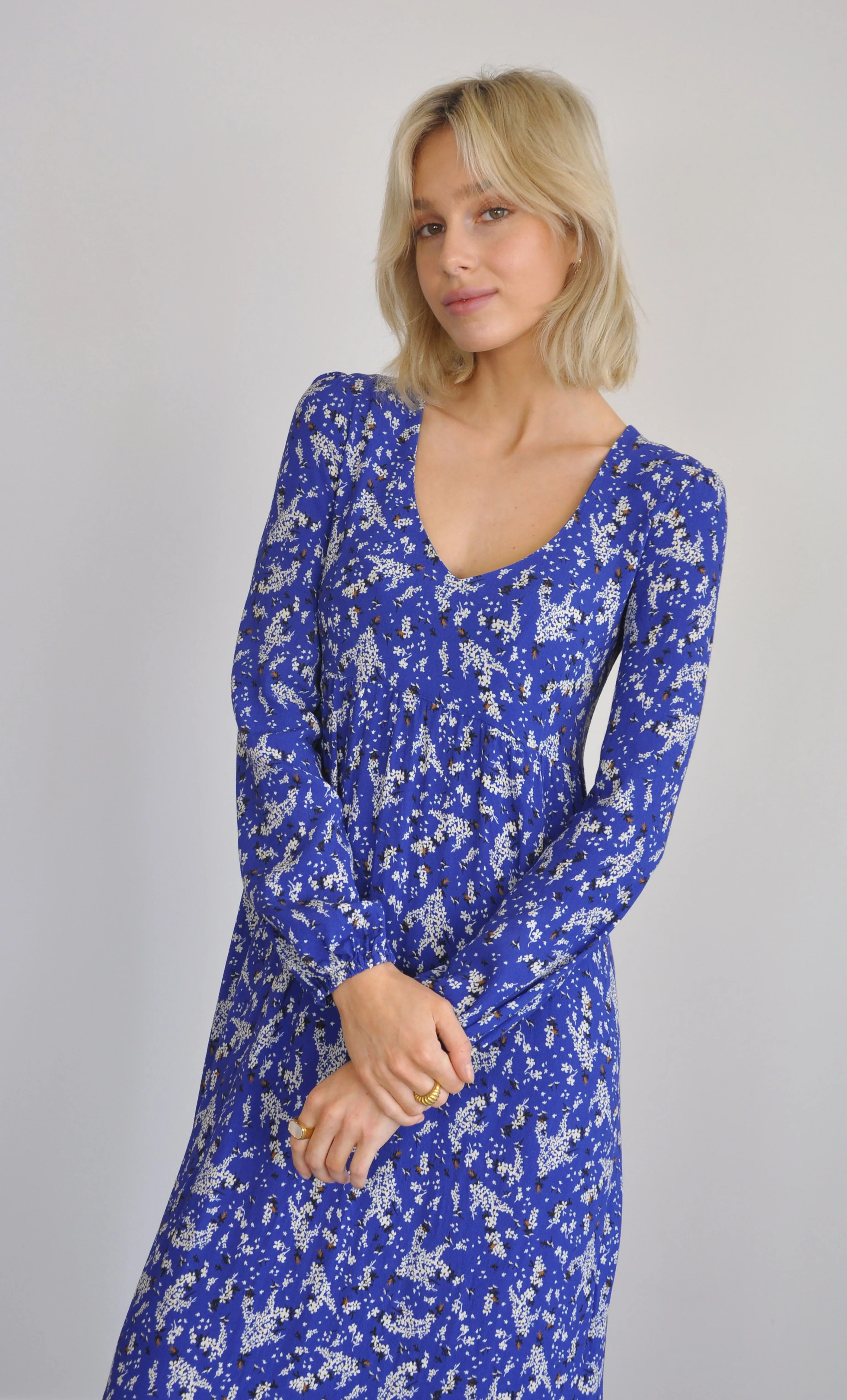 The Tunik Lola maxi dress - Poetic Daisy Cobalt print